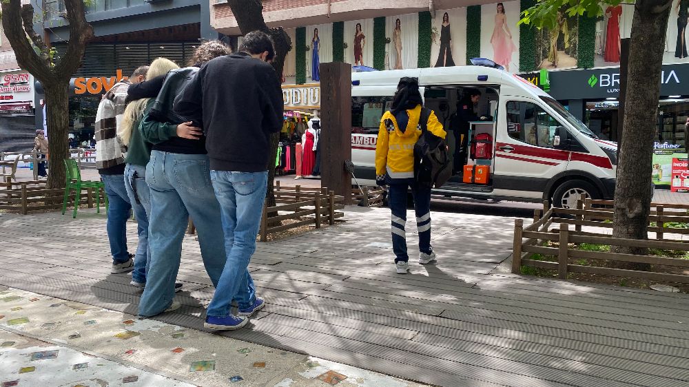 Mağazada yere düşen kadın yaralandı