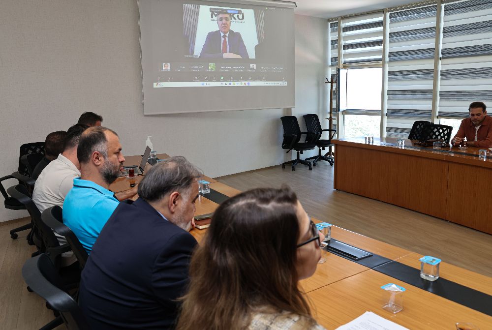 MAKÜ Kariyer Okulu mezunlarını verdi