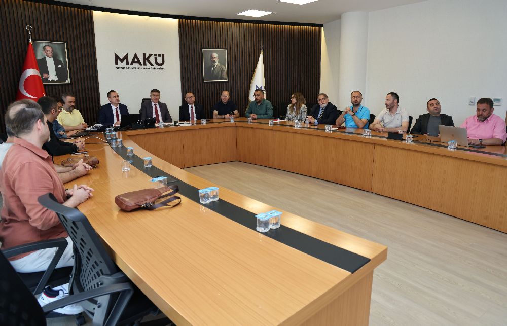 MAKÜ Kariyer Okulu mezunlarını verdi