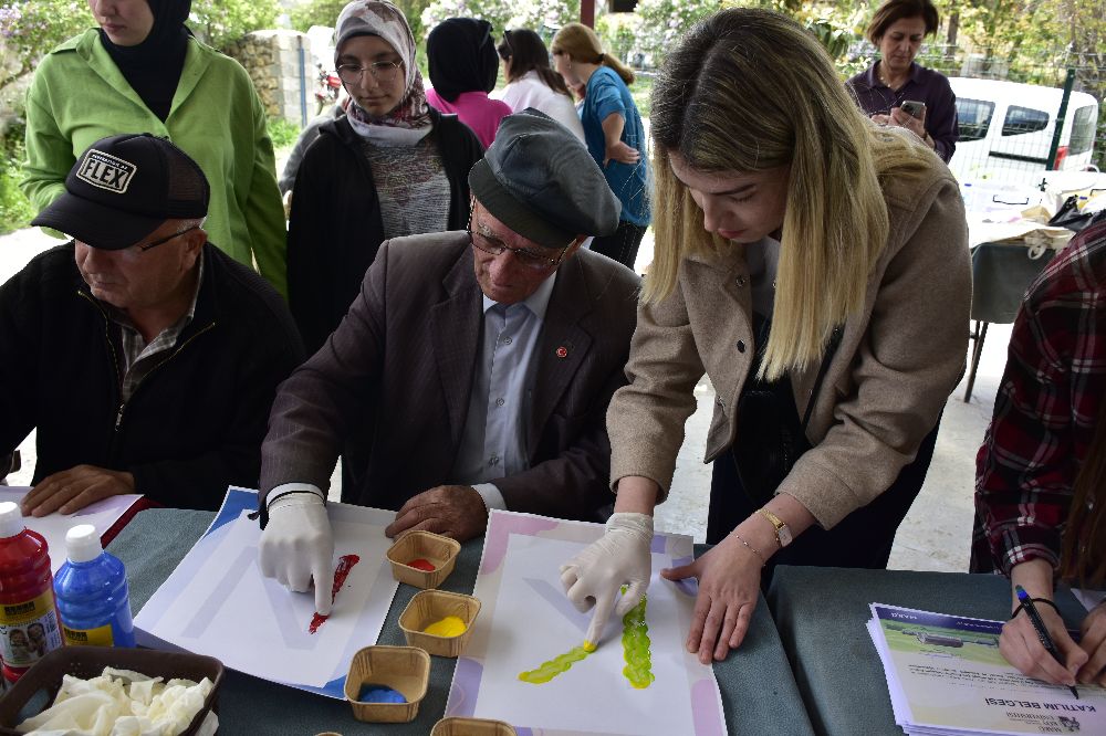MAKÜ’lü öğrenciler yaşlılarla hayatı renklendirdi!