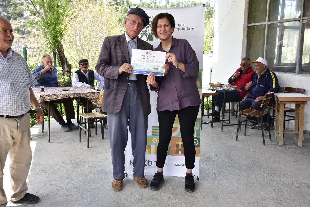 MAKÜ’lü öğrenciler yaşlılarla hayatı renklendirdi!