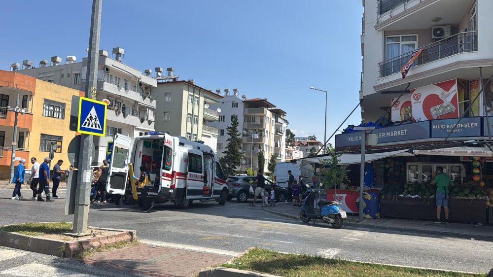 Manavgat’ta motosiklet ile otomobil çarpıştı: 1 yaralı