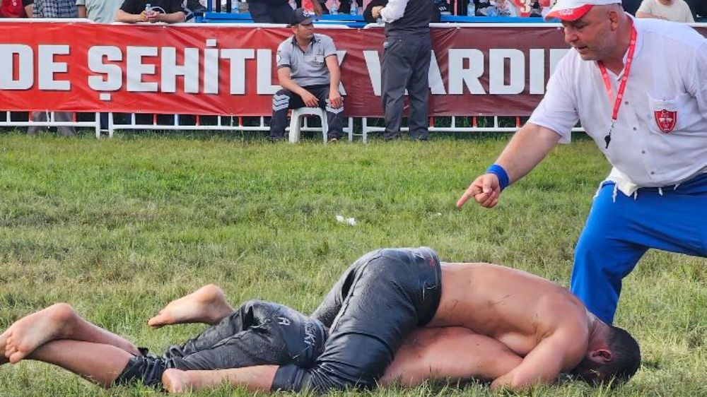 Manavgat Yağlı Pehlivan Güreşlerinde 2025  başpehlivanlık yarı final  sonuçlandı işte finale kalanlar 