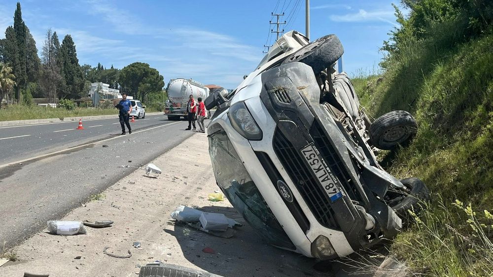 Muğla'da tır ile ticari araç çarpıştı Sürücüden acı haber geldi