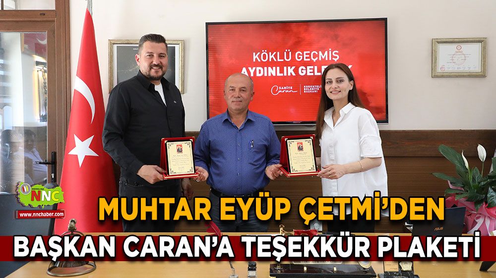 Muhtardan Başkan Caran’a sürpriz plaket! Hizmetleriyle takdir görüyor