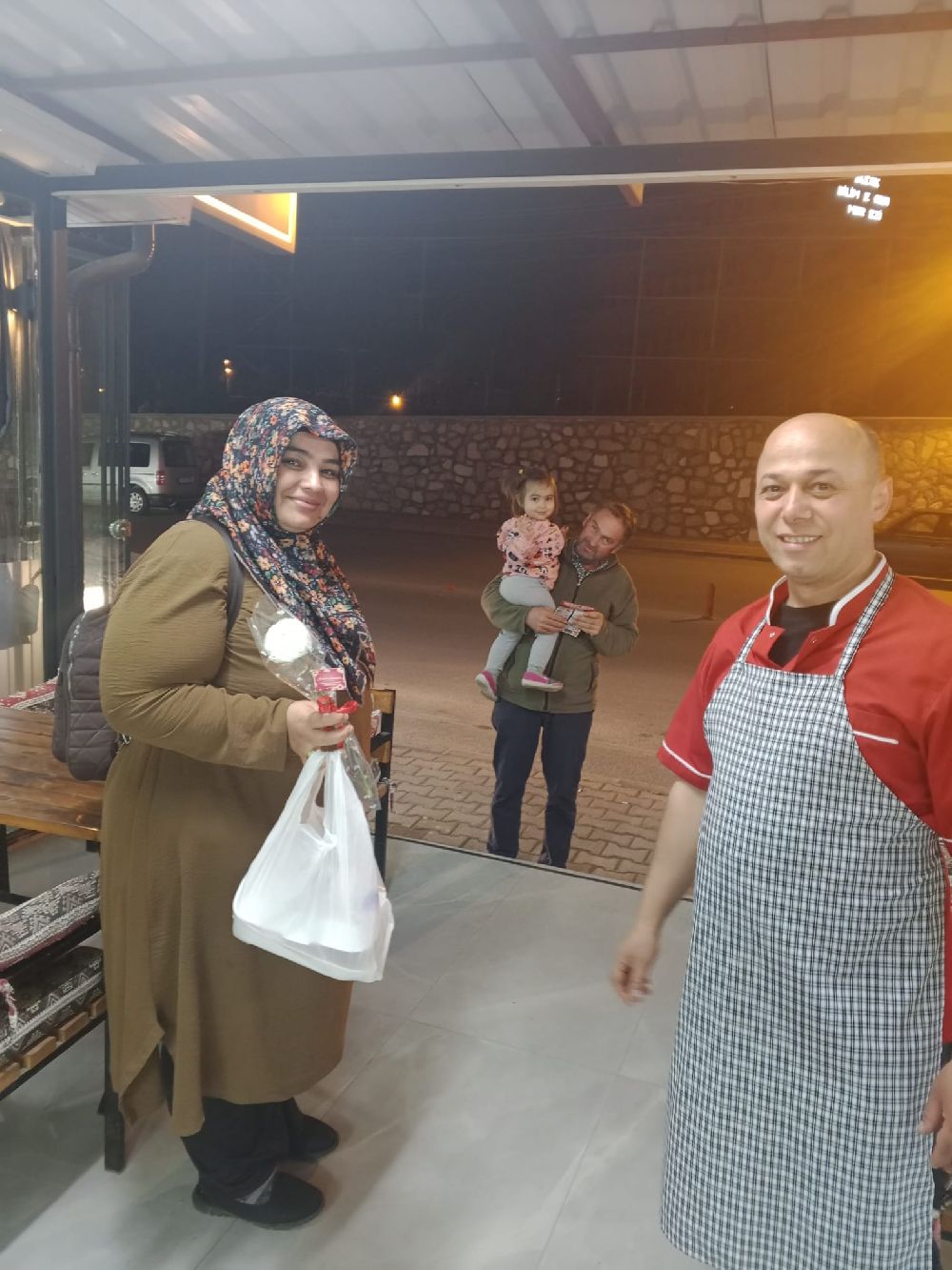 Murat Baba Sofrası Anneleri unutmadı Özel günde anlamlı etkinlik