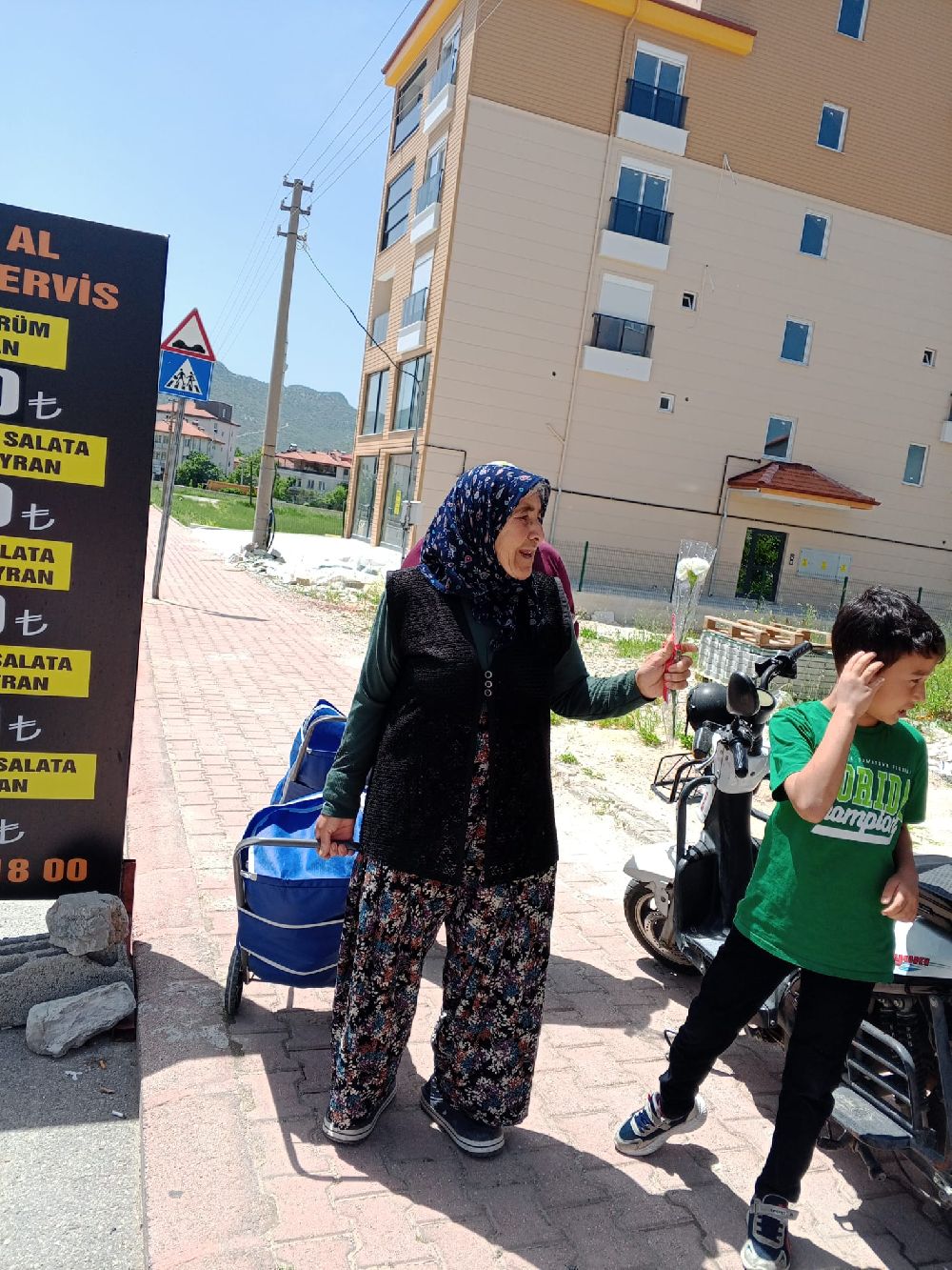 Murat Baba Sofrası Anneleri unutmadı Özel günde anlamlı etkinlik