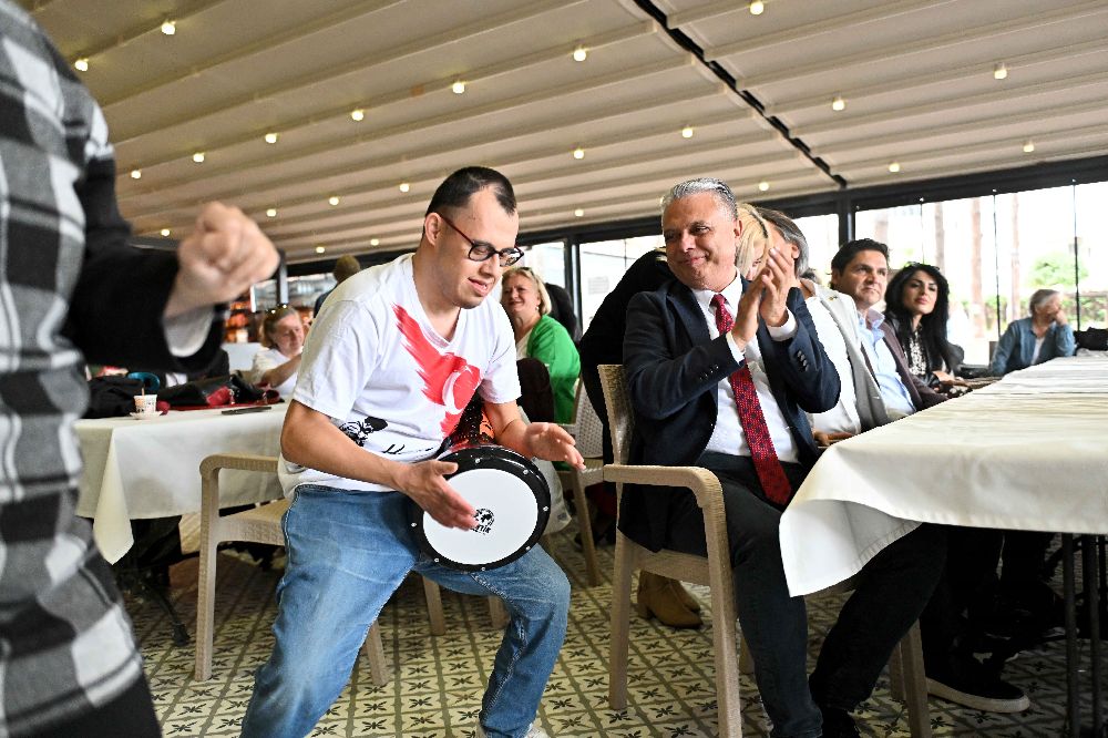 Muratpaşa'da Engelsiz Kafe 10'uncu yılını kutladı