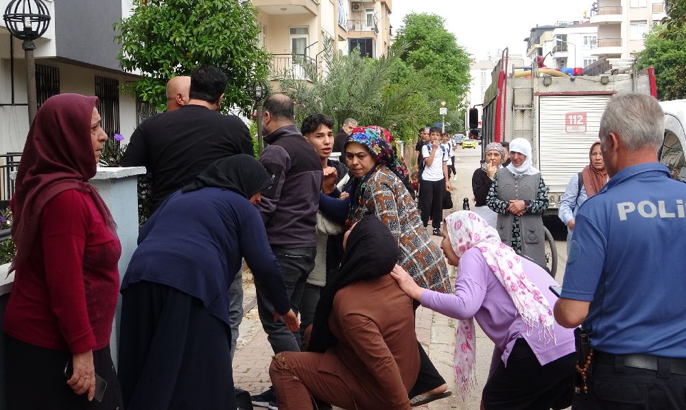 Sağlık ekiplerinin müdahalesi ile hayata döndürüldü, öldüğünü düşünen yakını "Beni de öldürün" diyerek feryat etti