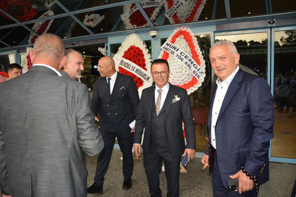 Sarıca ailesinin mutlu günü Koçyiğit Ramazan ile Selin Böke Görkemli düğünle dünyaevine girdi