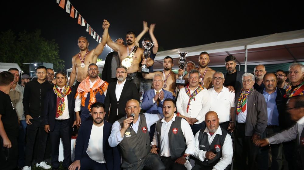 Serik’te Başpehlivan Cengizhan Şimşek oldu