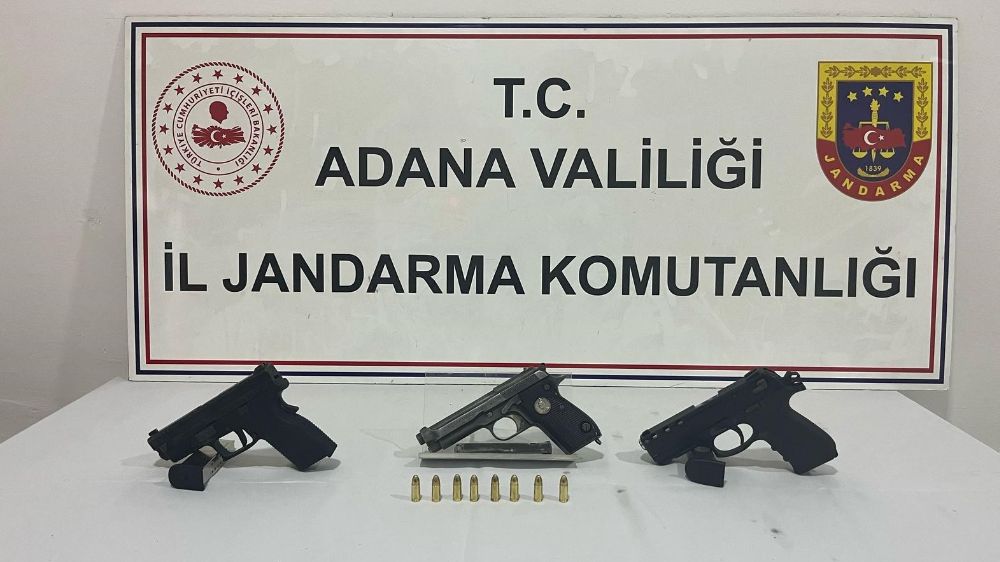  Şüpheli şahıslardan 3 ruhsatsız tabanca ele geçirildi
