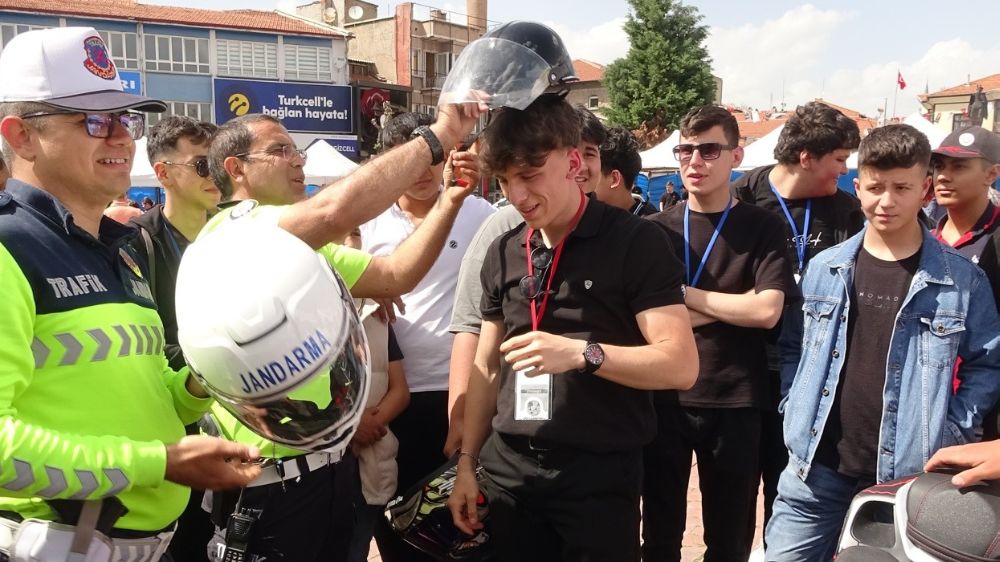 Tavşanlı'da Trafik Haftası renkli etkinliklerle kutlandı