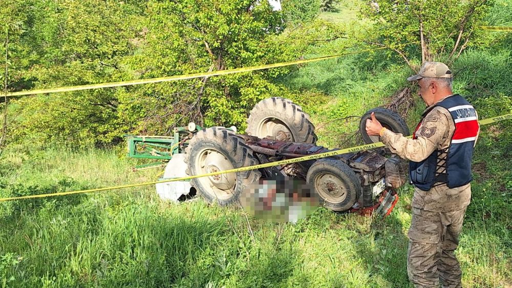 Traktörün altında kalan sürücü hayatını kaybetti