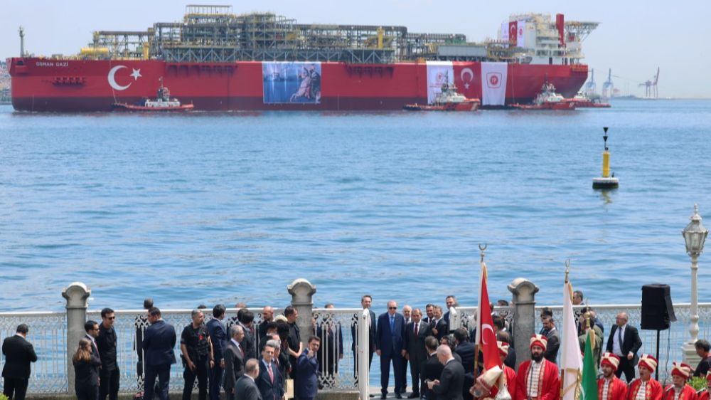  Türkiye’nin ilk yüzer doğalgaz üretim platformu Osman Gazi’yi Karadeniz’e uğurladık