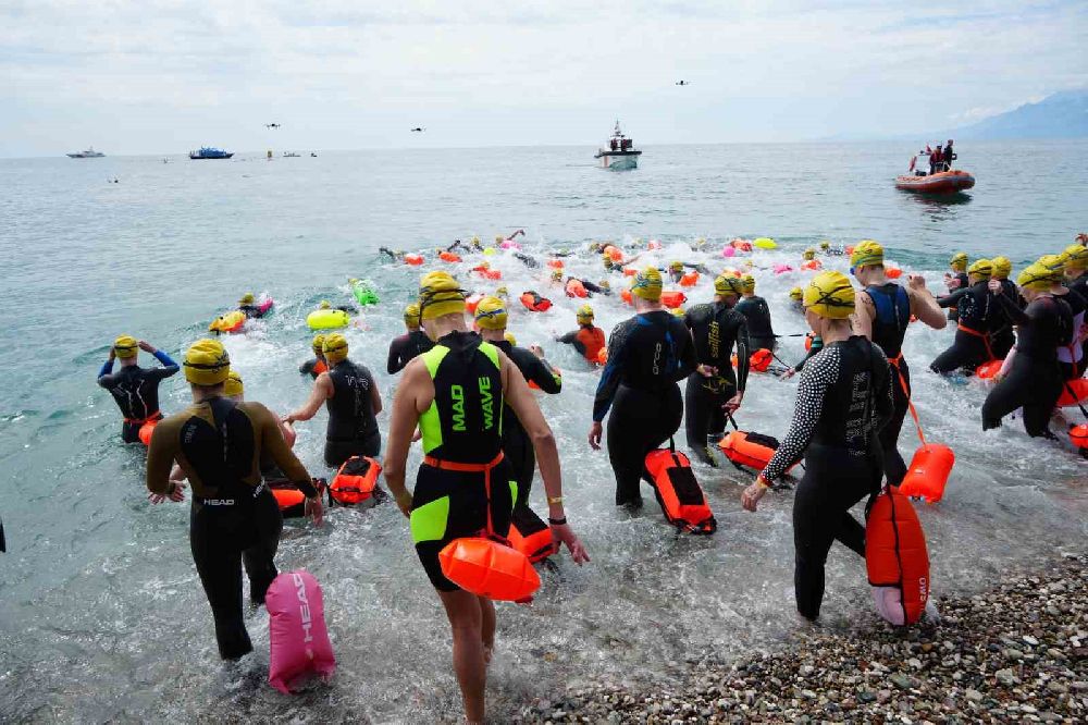 Uluslararası Açık Su Yüzme Yarışı X-WATERS Antalya’da gerçekleşti