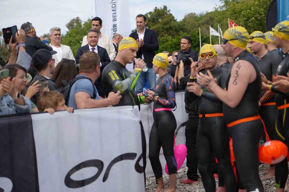 Uluslararası Açık Su Yüzme Yarışı X-WATERS Antalya’da gerçekleşti
