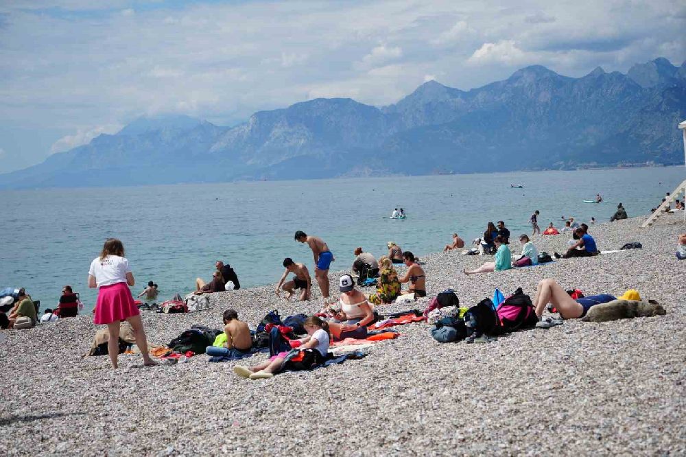 Uluslararası Açık Su Yüzme Yarışı X-WATERS Antalya’da gerçekleşti