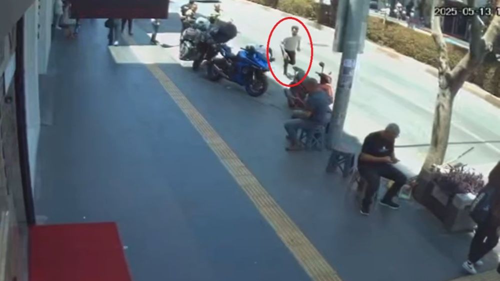 Uygulama noktasında durdurulan sürücü, motosikleti ve arkadaşını bırakıp kaçtı