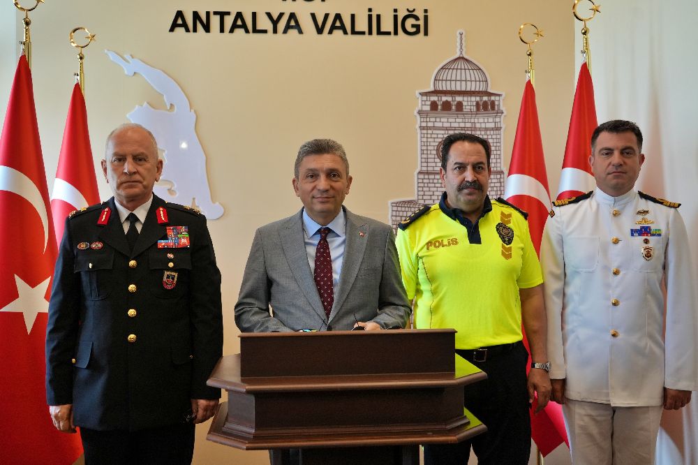 Vali Şahin: "Falezlerde denize açılan tünellerle ilgili yetkili kurumlar olarak çalışmalarımız sürüyor"