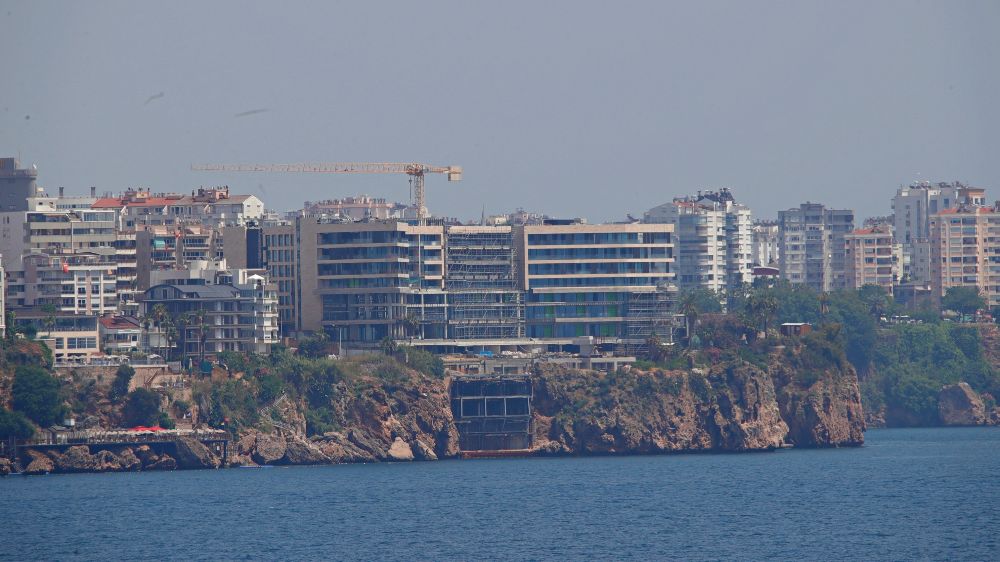 Vali Şahin: "Falezlerde denize açılan tünellerle ilgili yetkili kurumlar olarak çalışmalarımız sürüyor"