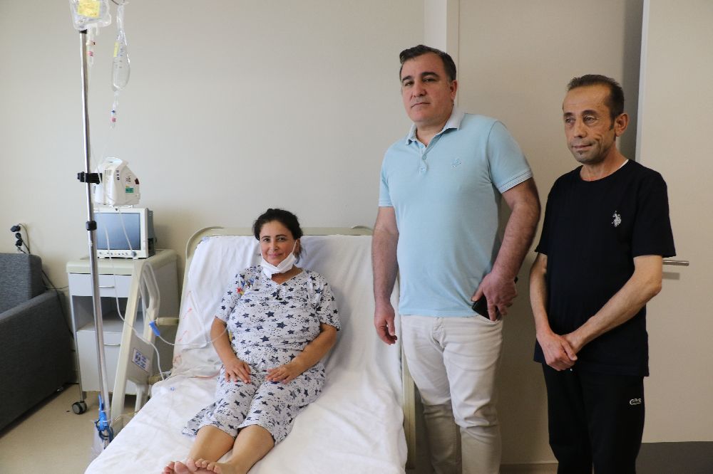 Yaşamasına yüzde 1 ihtimal verilen çiftin sıra dışı aşkı