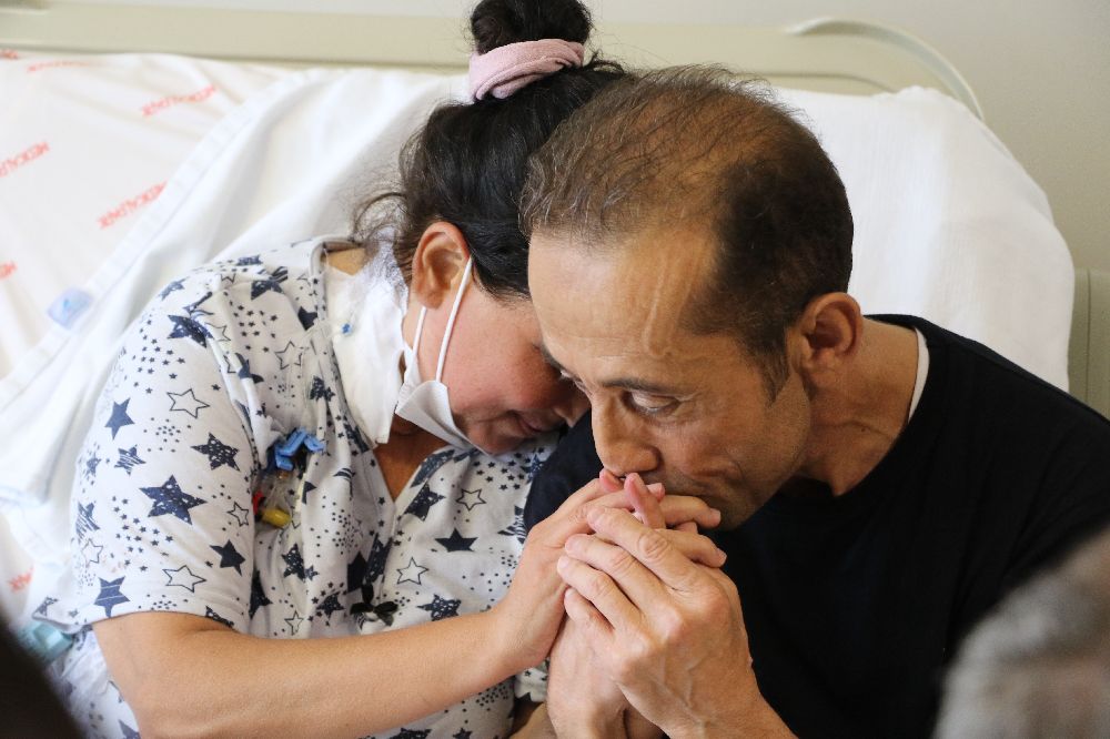 Yaşamasına yüzde 1 ihtimal verilen çiftin sıra dışı aşkı