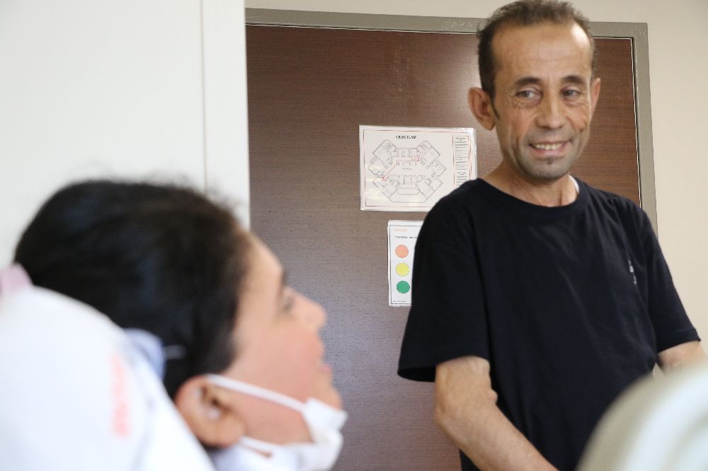 Yaşamasına yüzde 1 ihtimal verilen çiftin sıra dışı aşkı