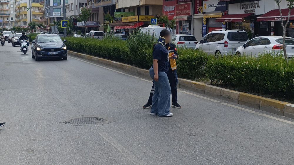 Yaya geçidini kullanmayan çocuğa motosiklet çarptı: 1 yaralı