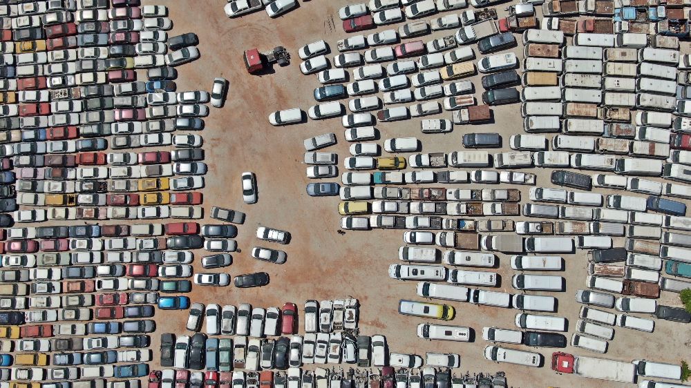 Yediemin otoparkları araç mezarlığına döndü, 25 yıldır bekleyen araçlar var
