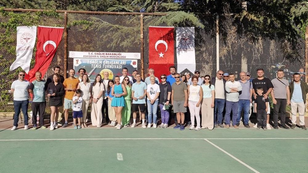 '1. Sağlık Çalışanları Tenis Turnuvası' kupa töreniyle sona erdi
