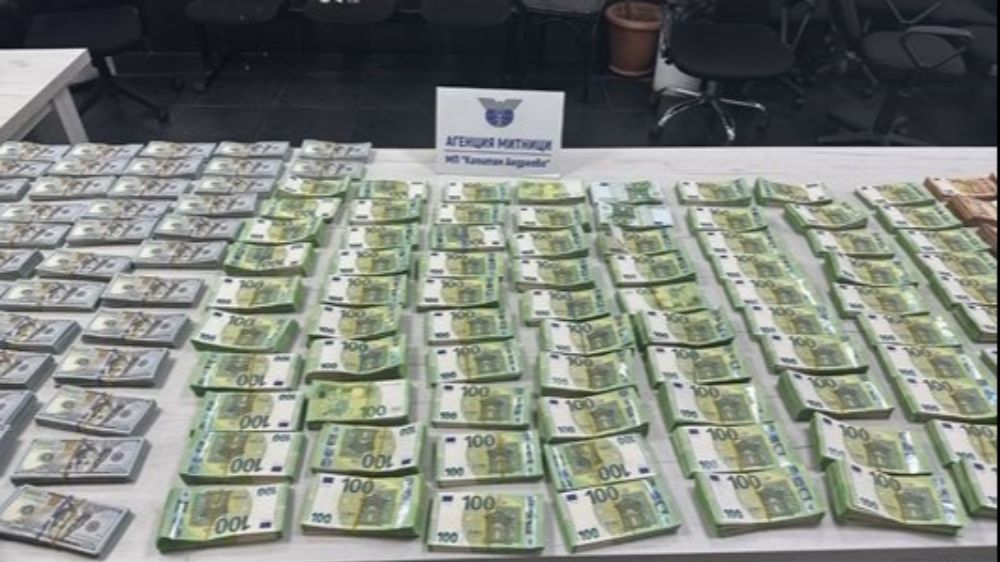 900 bin euro ve 500 bin doları Bulgar gümrüğüne yakalattı