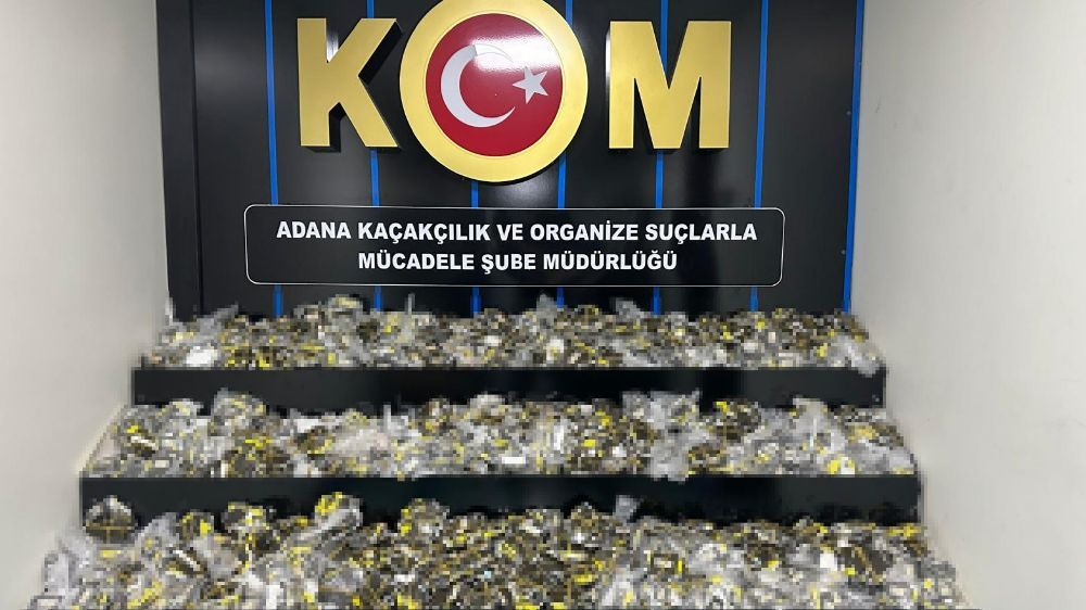 Adana'da 1 tondan fazla tütün, binlere sahte bandrol ele geçirildi