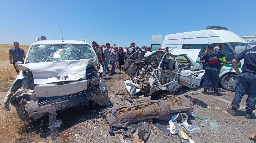 Adıyaman'da feci kaza 4 ölü, 1 yaralı Ölenlerin isimleri belli oldu 