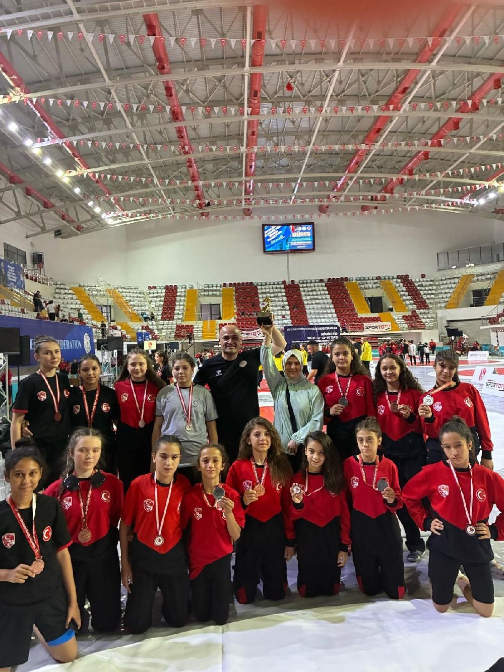 Afyonkarahisarlı Kadın Güreşçiler Türkiye Şampiyonası’nda büyük başarı elde etti