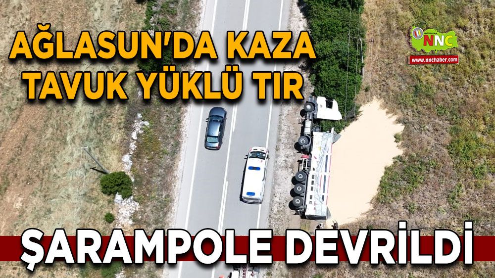 Ağlasun'da kaza tavuk yüklü tır şarampole devrildi