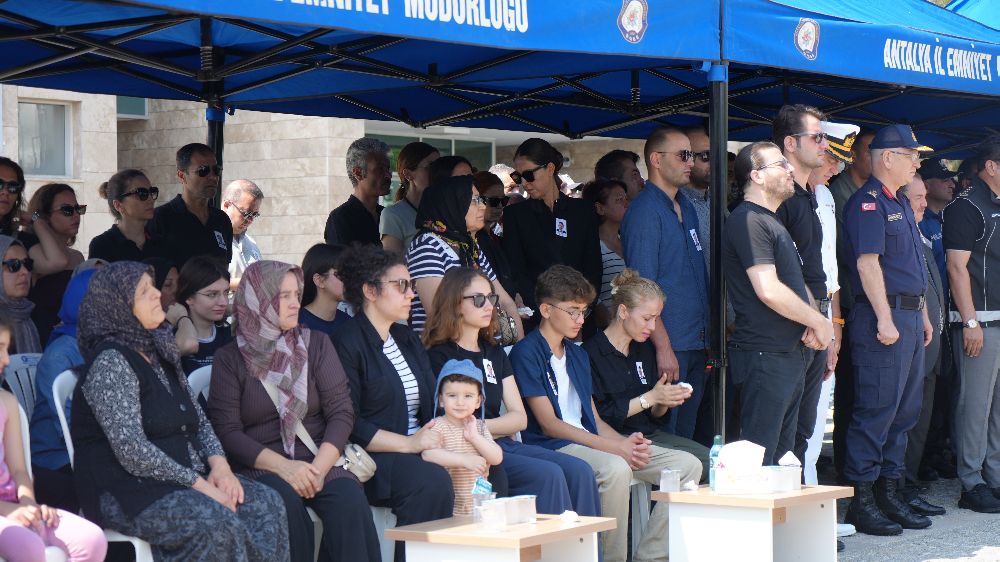 Akciğer kanseri nedeniyle hayatını kaybeden Başpolis Memuru, Antalya'da törenle uğurlandı