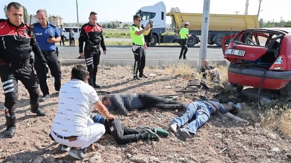 Aksaray  Sınava giden araçlar çarpıştı 1 ölü, 4'ü ağır 10 yaralı