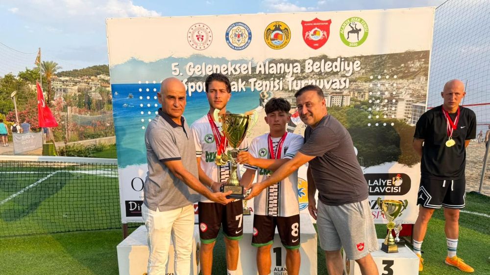 Alanya Belediyespor ayak tenisi turnuvası sona erdi