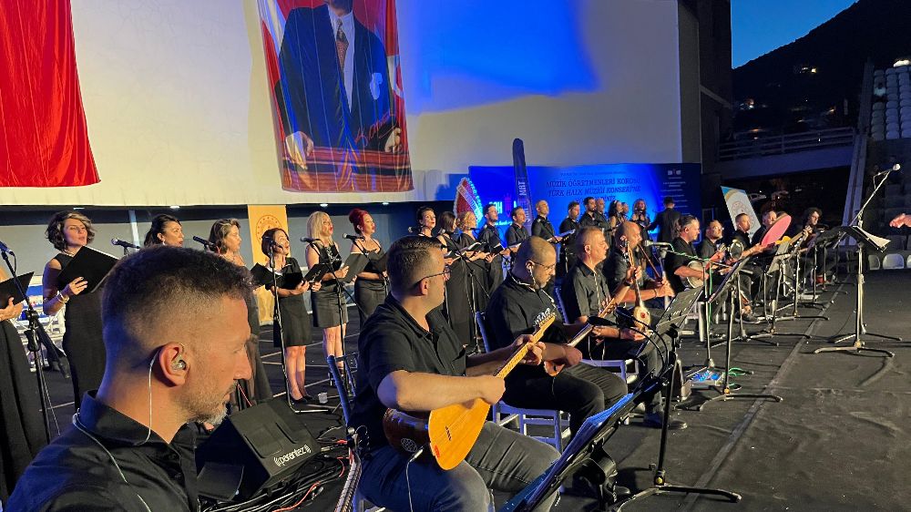 Alanya’da lise ve ortaokul müzik öğretmenlerinden konser