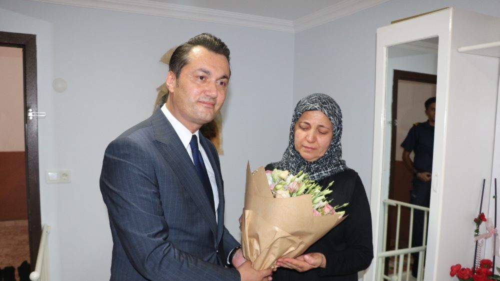 Alanya'nın yeni kaymakamı Öztürk'ün ilk ziyareti şehit ailesine