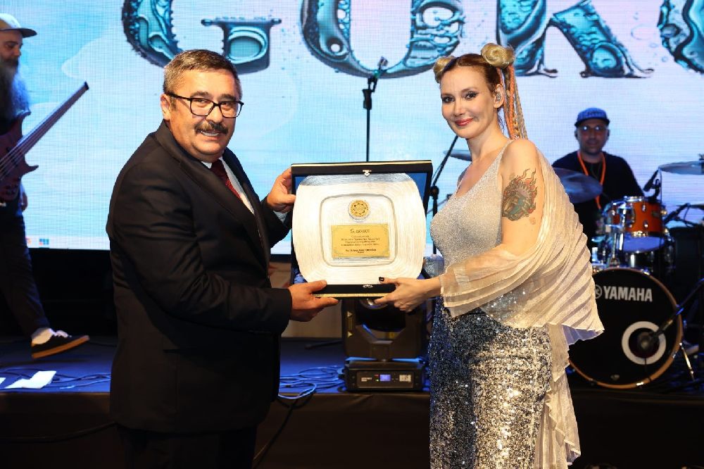 ALKÜ'nün 10. yılında mezuniyet coşkusu