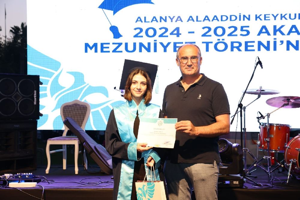 ALKÜ'nün 10. yılında mezuniyet coşkusu