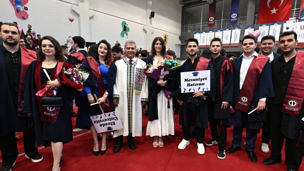 Anadolu Üniversitesi mezuniyet törenleri tüm hızıyla devam ediyor