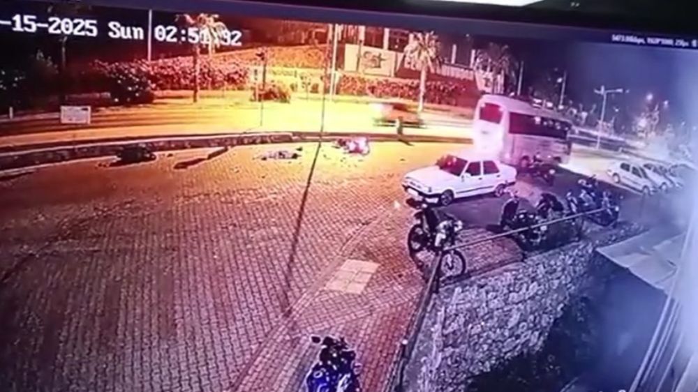 Antalya Alanya'da  motosikletler çarpıştı feci kazada 2 genç öldü 