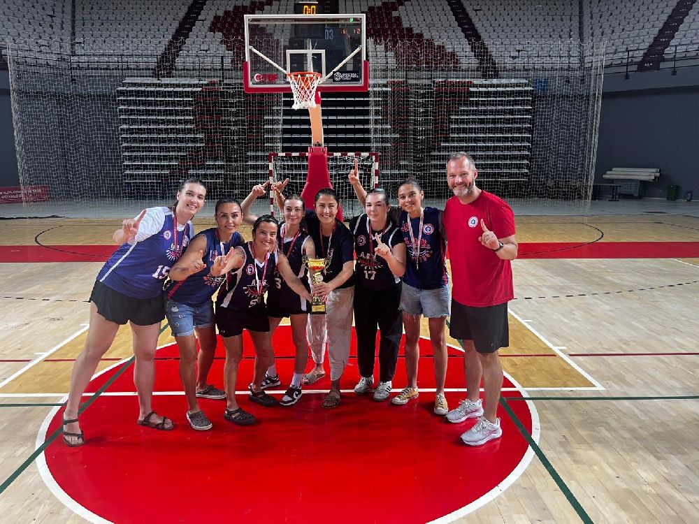 Antalya Büyükşehir Belediyesi, Büyük Kadınlar Kategorisi’nde şampiyon oldu