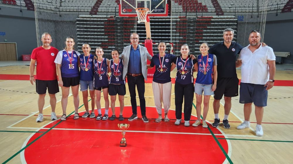  Antalya Büyükşehir Belediyesi, Büyük Kadınlar Kategorisi’nde şampiyon oldu