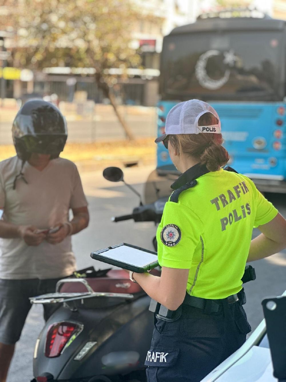 Antalya'da 2 haftada 33 bini aşkın sürücüye ceza kesildi