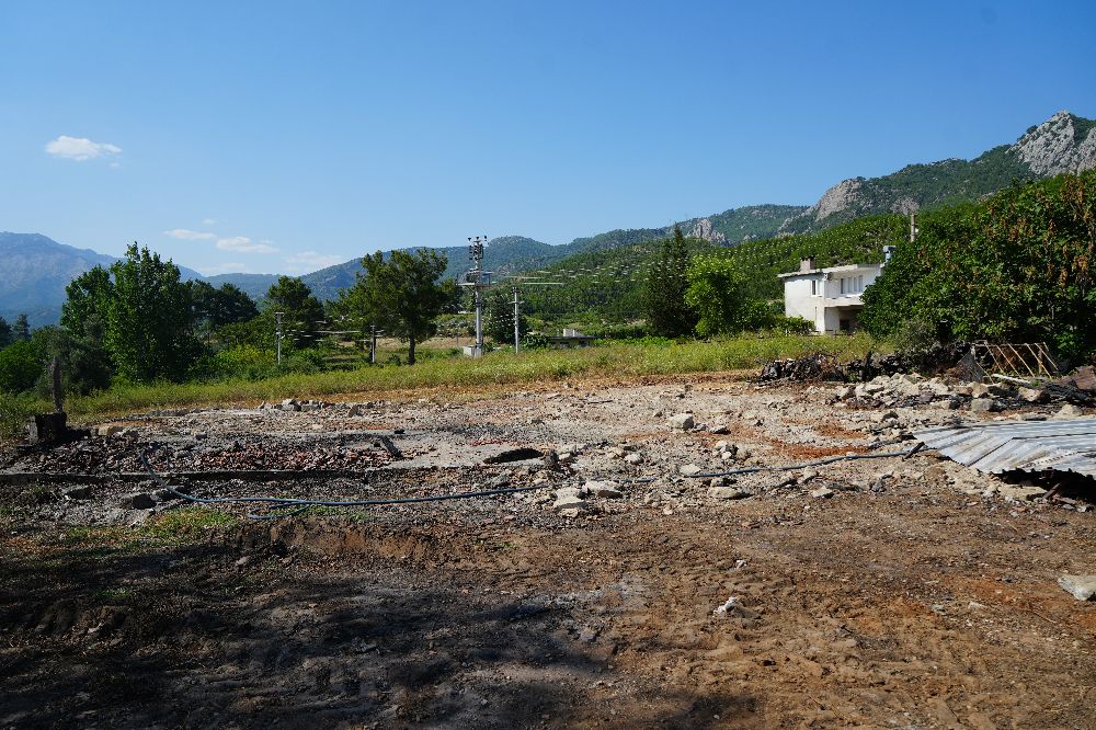 Antalya'da evde 86 bin lira yandı, Yaşlı adam evsiz kaldı Bakın sonra ne oldu