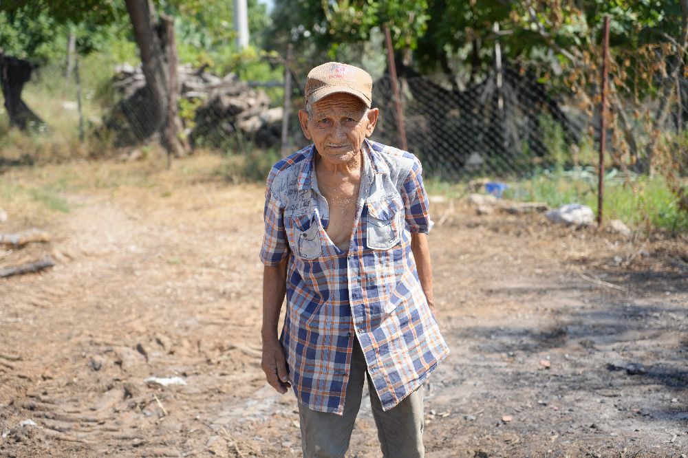 Antalya'da evde 86 bin lira yandı, Yaşlı adam evsiz kaldı Bakın sonra ne oldu